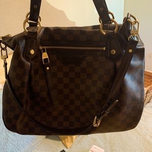 Luis Vuitton mid sized bag